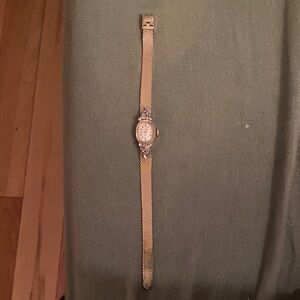 Beautiful Vintage Hamilton Women's Gold Tone Mesh Bracelet Watch with Ivory Dial